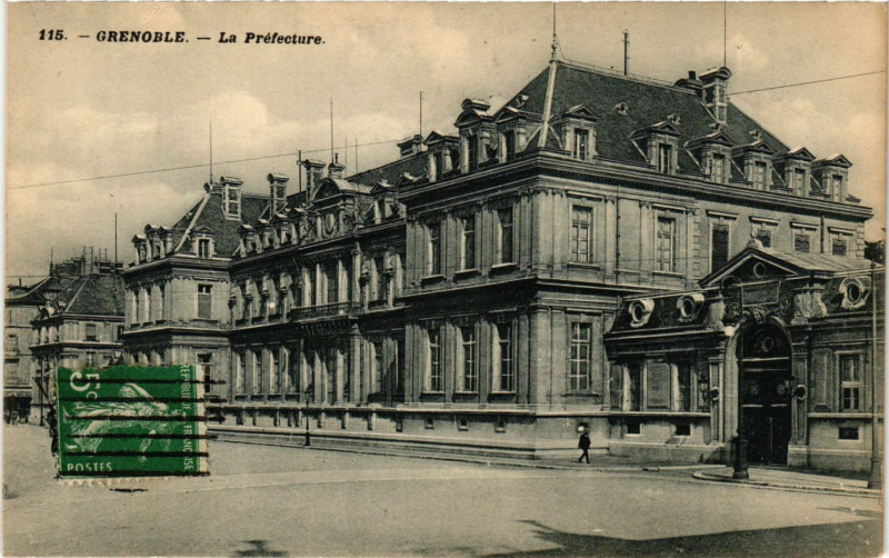 Carte postale ancienne Grenoble - La Prefecture à Grenoble