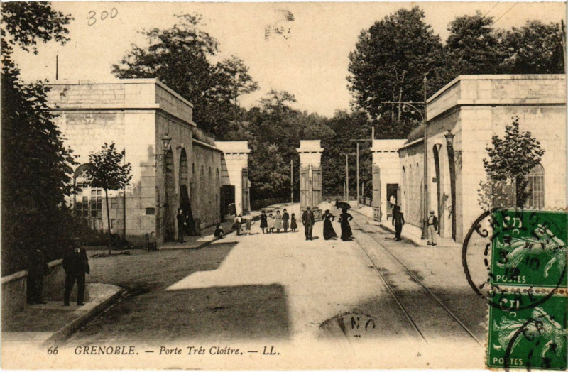 Carte postale ancienne Grenoble - Porte Tres Cloitre à Grenoble