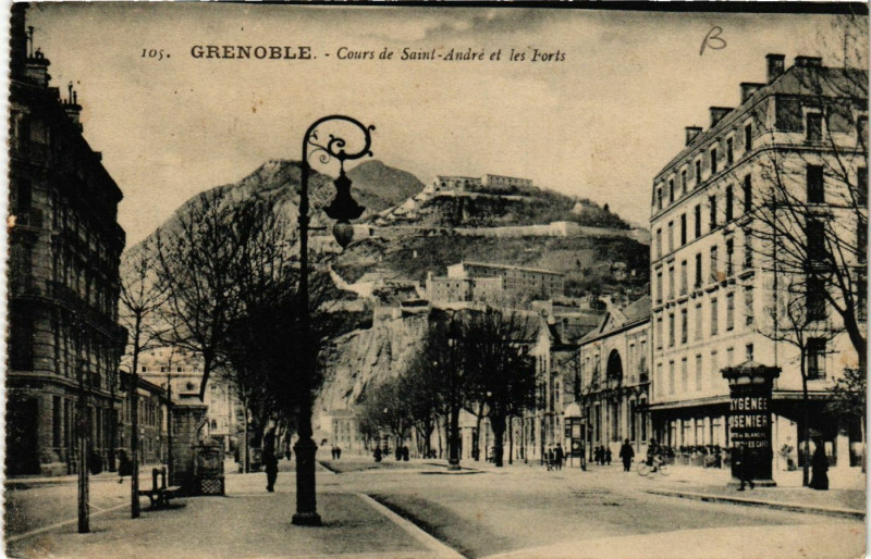 Carte postale ancienne Grenoble - Cours de Saint-Andre et les Forts à Grenoble