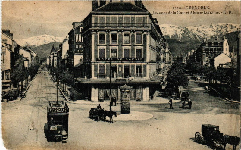 Carte postale ancienne Grenoble - Avenue de la Gare et Alsace-Lorraine à Grenoble