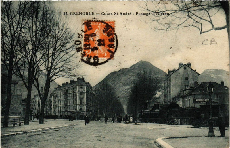 Carte postale ancienne Grenoble - Cours Saint-Andre - Passage a Niveau à Grenoble