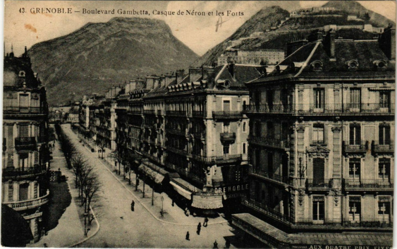 Carte postale ancienne Grenoble - Boulevard Gambetta Casque de Neron et les Forts à Grenoble