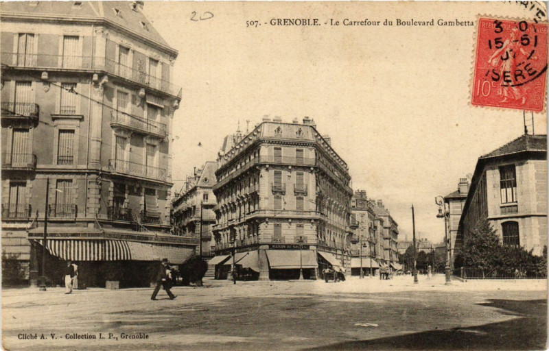 Carte postale ancienne Grenoble - Le Carrefour du Boulevard Gambetta à Grenoble