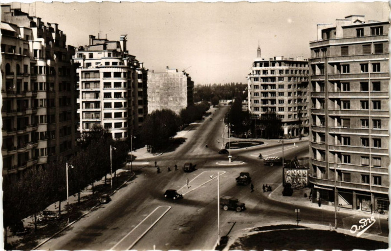 Carte postale ancienne Les Belles Alpes Francaises - Grenoble - Place Gustave-Rivet à Grenoble