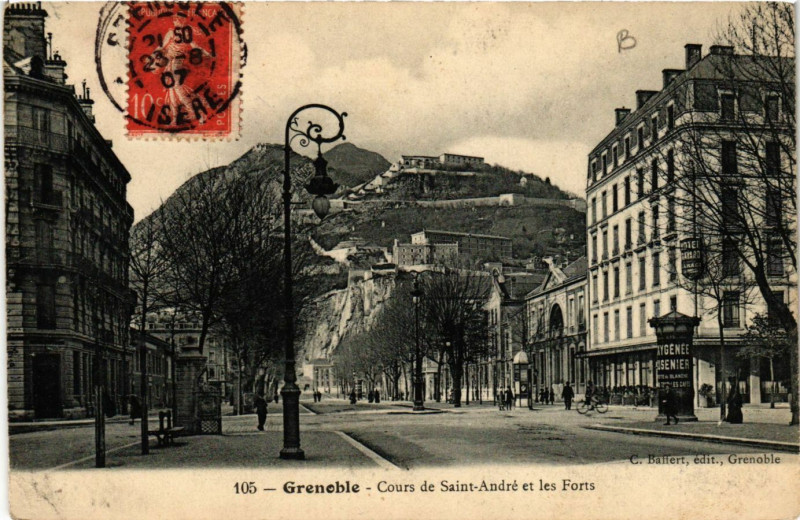 Carte postale ancienne Grenoble - Cours de Saint-Andre et les Forts à Grenoble