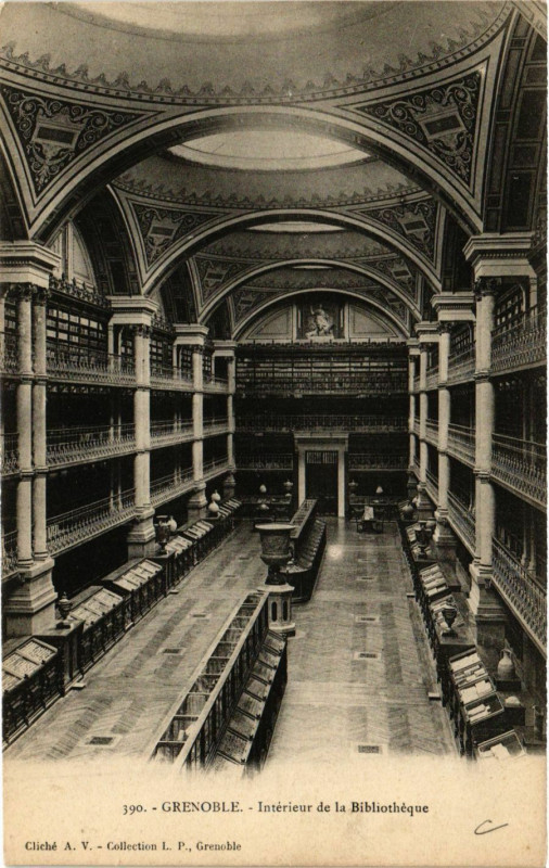 Carte postale ancienne Grenoble - Intérieur de la Bibliotheque à Grenoble