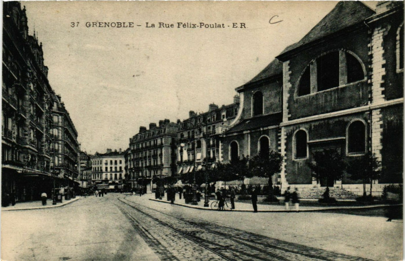 Carte postale ancienne Grenoble - La Rue Felix-Poulat à Grenoble