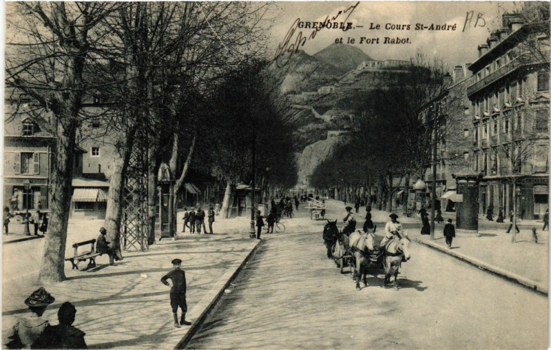 Carte postale ancienne Grenoble - Le Cours Saint-Andre et le Fort Rabot à Grenoble