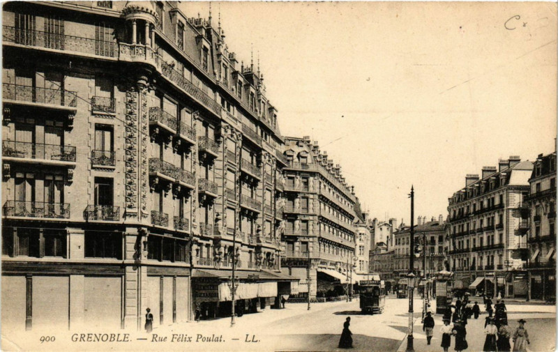Carte postale ancienne Grenoble - Rue Felix Poulat à Grenoble