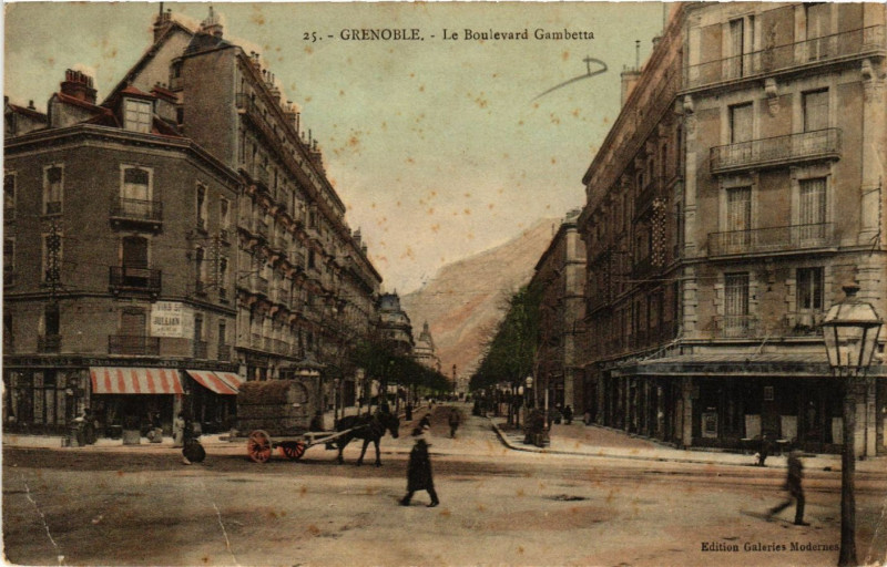 Carte postale ancienne Grenoble - Le Boulevard Gambetta à Grenoble