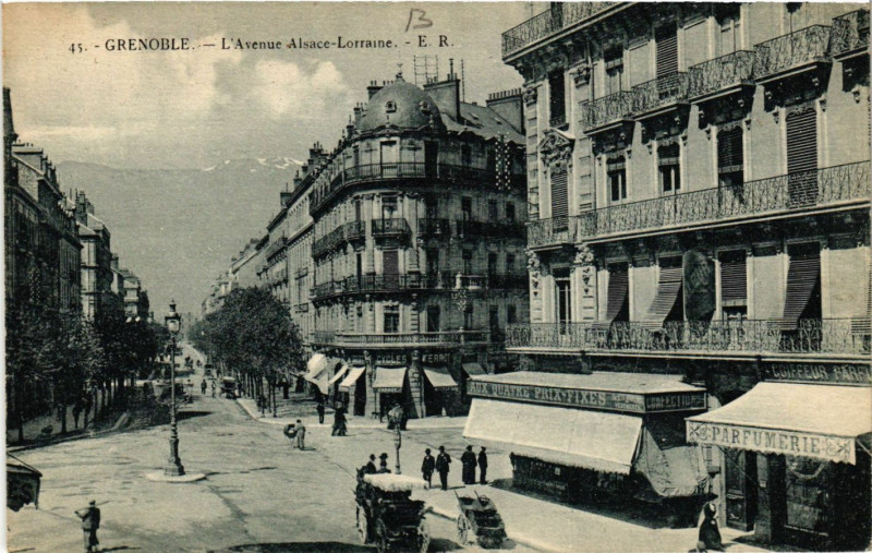 Carte postale ancienne Grenoble - L'Avenue Alsace-Lorraine à Grenoble