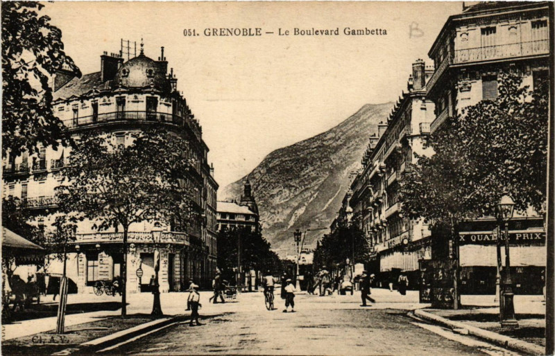 Carte postale ancienne Grenoble - Le Boulevard Gambetta à Grenoble
