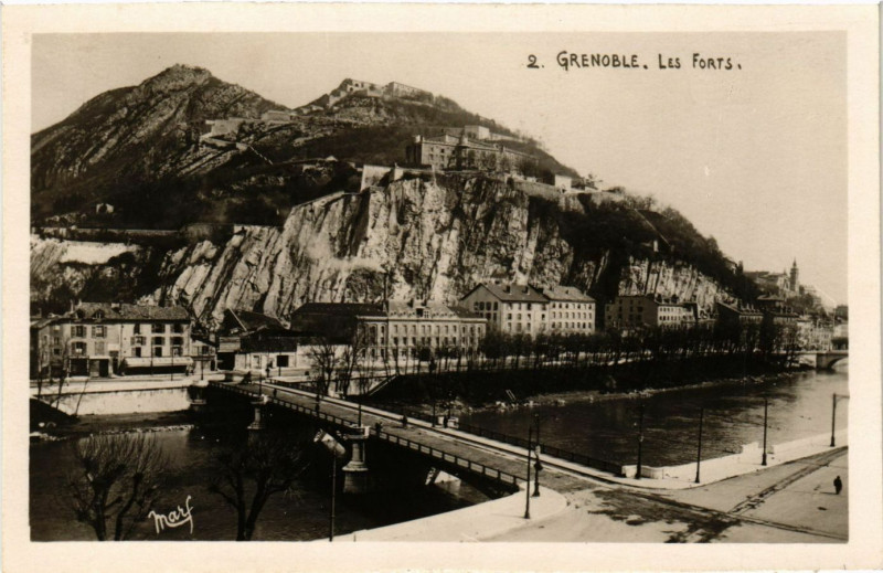 Carte postale ancienne Grenoble - Les Forts à Grenoble
