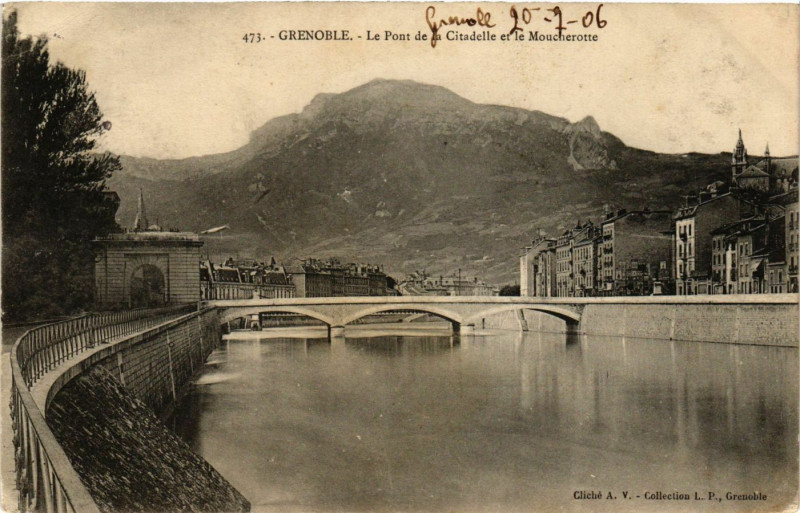 Carte postale ancienne Grenoble - Le Pont de la Citadelle et le Moucherotte à Grenoble