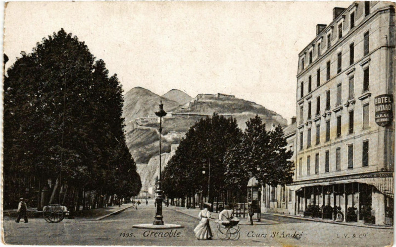 Carte postale ancienne Grenoble - Cours Saint-Andre à Grenoble