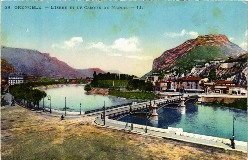 Carte postale ancienne Grenoble - L'Isere et le Casque de Neron à Grenoble