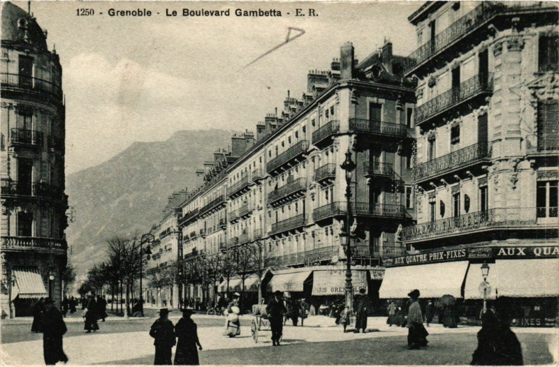 Carte postale ancienne Grenoble - Le Boulevard Gambetta à Grenoble