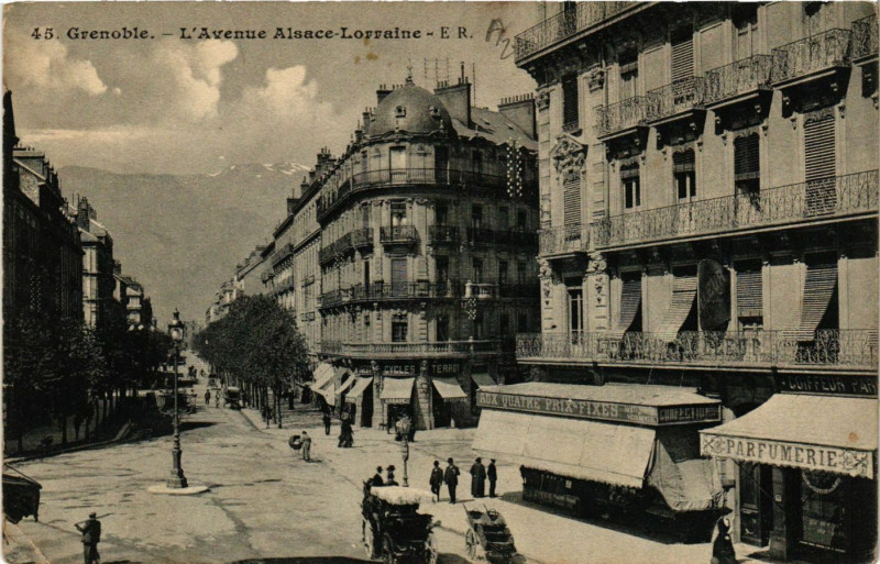 Carte postale ancienne Grenoble - L'Avenue Alsace-Lorraine à Grenoble