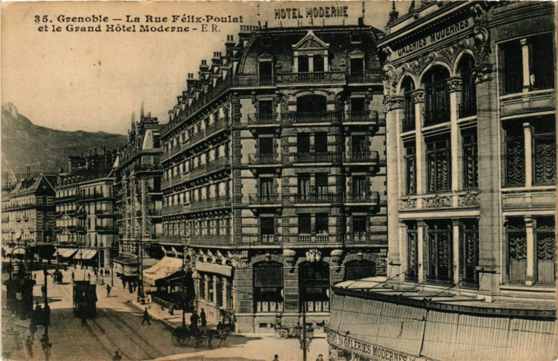 Carte postale ancienne Grenoble - La Rue Felix-Poulat et le Grand Hotel Moderne à Grenoble