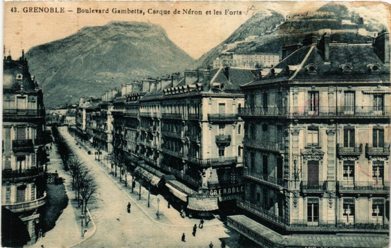 Carte postale ancienne Grenoble - Boulevard Grenoble Casque-de-Neron et les Forts à Grenoble