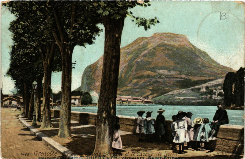 Carte postale ancienne Grenoble - Le quai Claude Bernard et le Casque de Neron à Grenoble