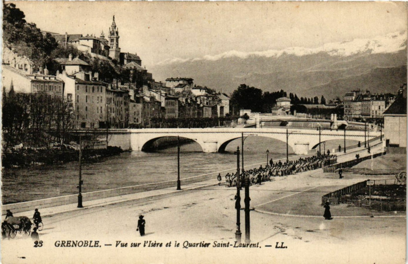 Carte postale ancienne Grenoble - Vue sur l'Isere et le Quartier Saint-Laurent à Grenoble