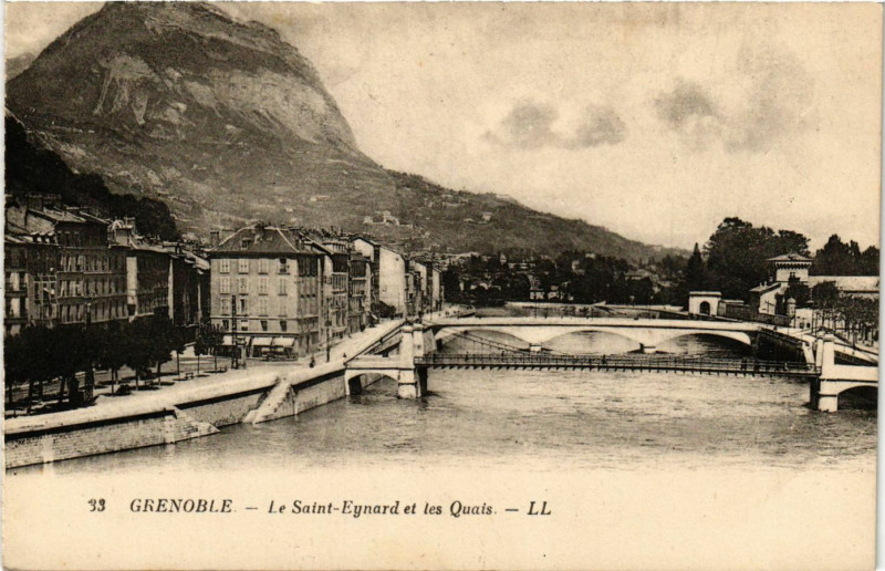 Carte postale ancienne Grenoble - Le Saint-Eynard et les Quais à Grenoble