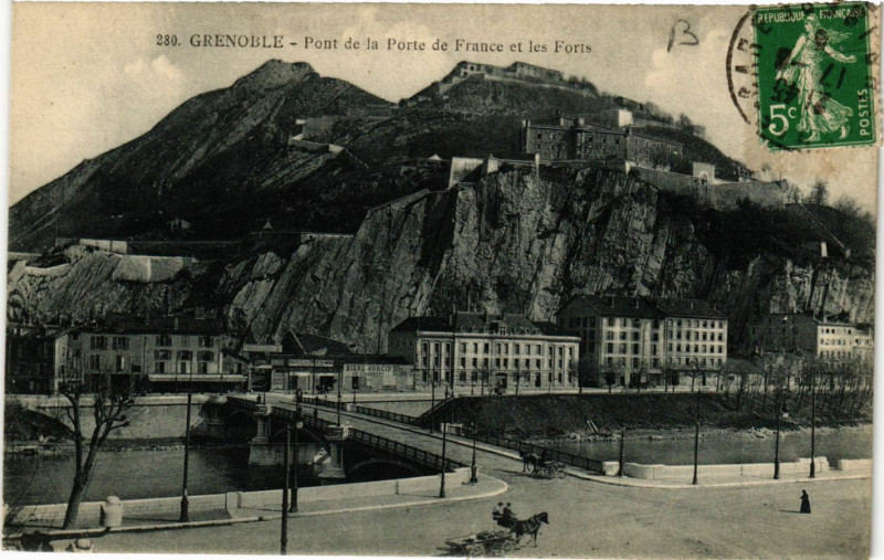 Carte postale ancienne Grenoble - Pont de la Porte de France et les Forts à Grenoble