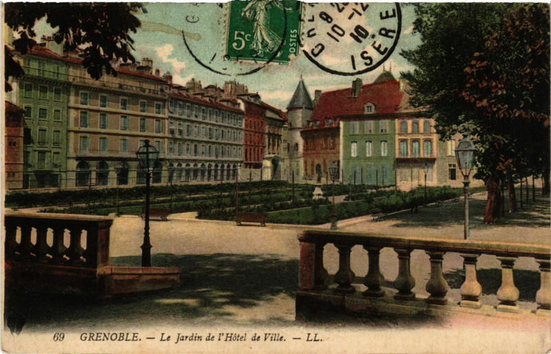 Carte postale ancienne Grenoble - Le Jardin de l'Hotel de Ville à Grenoble