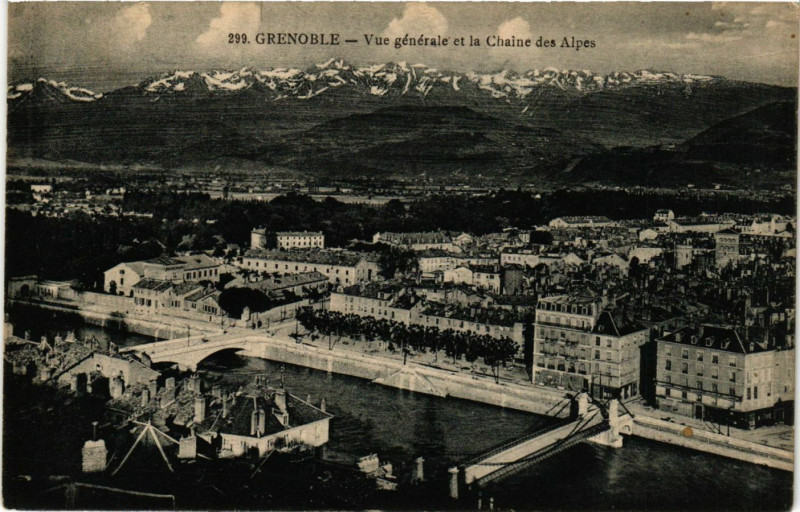 Carte postale ancienne Grenoble - Vue générale et la Chaine des Alpes à Grenoble