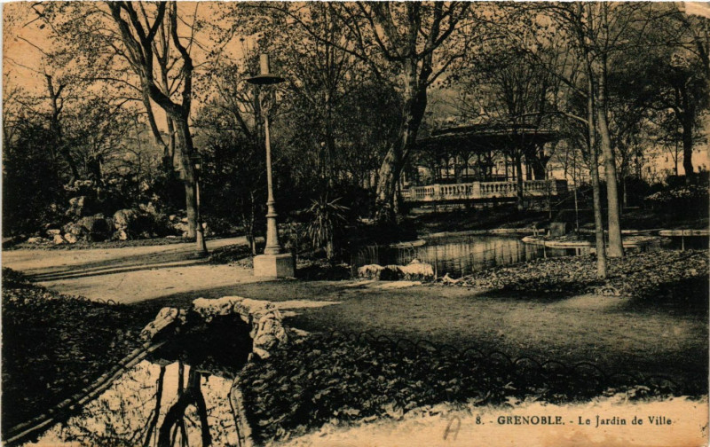 Carte postale ancienne Grenoble - Le Jardin de Ville à Grenoble