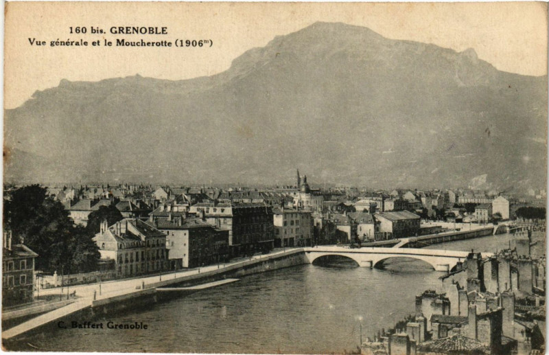 Carte postale ancienne Grenoble - Vue générale et le Moucherotte (1906 m) à Grenoble