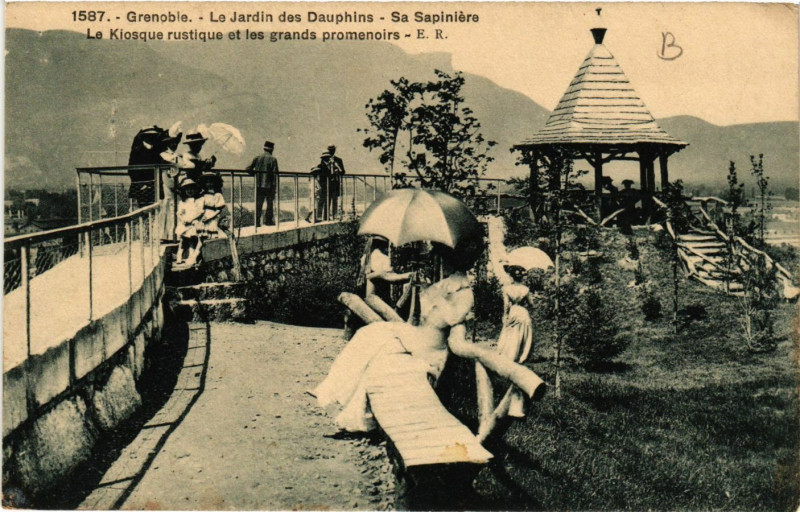 Carte postale ancienne Grenoble Jardin des Dauphins Sa Sapiniere-La Kiosque rustique à Grenoble