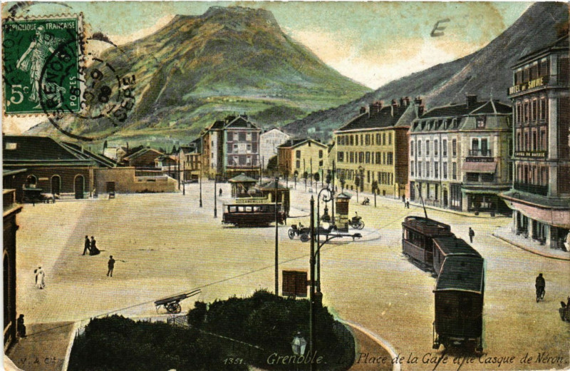 Carte postale ancienne Grenoble - La Place de la Gare et le Casqque de Neron à Grenoble