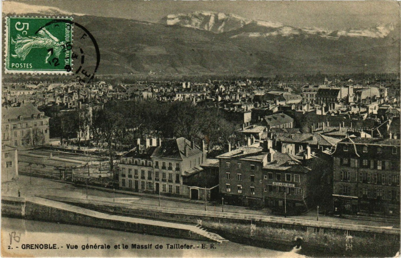 Carte postale ancienne Grenoble - Vue générale et le Massif de Taillefer à Grenoble