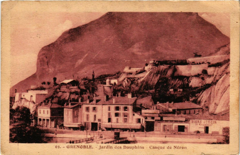 Carte postale ancienne Grenoble - Jardin des Dauphins - Casque de Neron à Grenoble