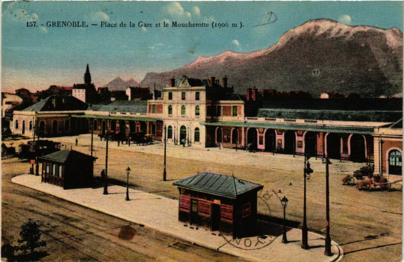 Carte postale ancienne Grenoble - Place de la Gare et le Moucherotte (1906 m) à Grenoble