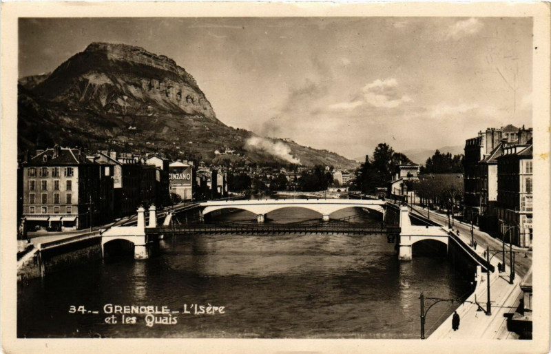 Carte postale ancienne Grenoble - L'Isere et les Quais à Grenoble