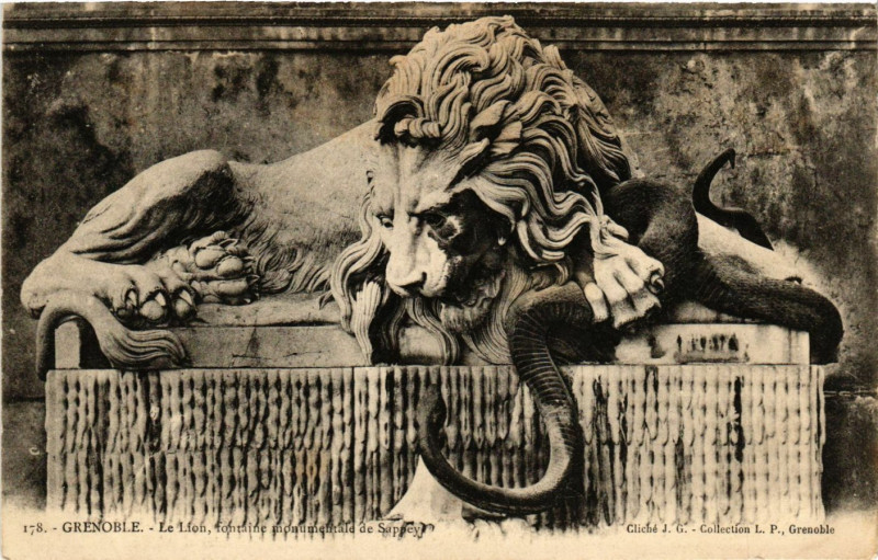 Carte postale ancienne Grenoble - Le Lion fontaine Mon.ale de Sappey à Grenoble