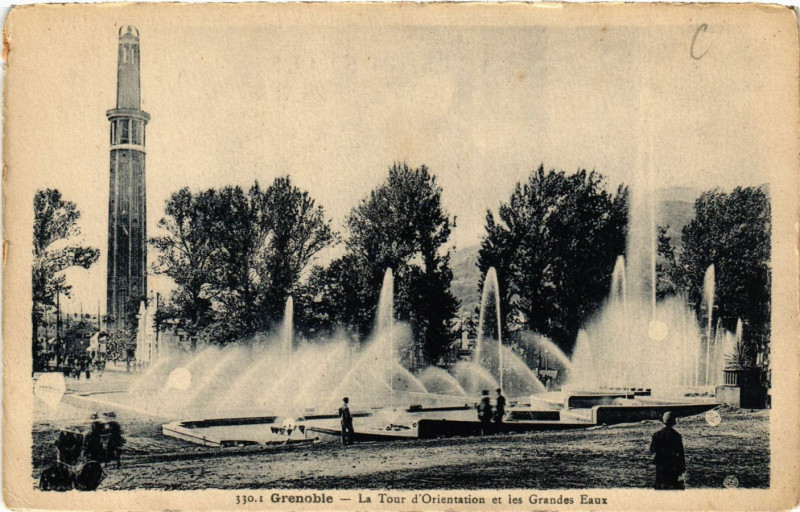 Carte postale ancienne Grenoble - Le Tour d'Orientation et les Grandes Eaux à Grenoble