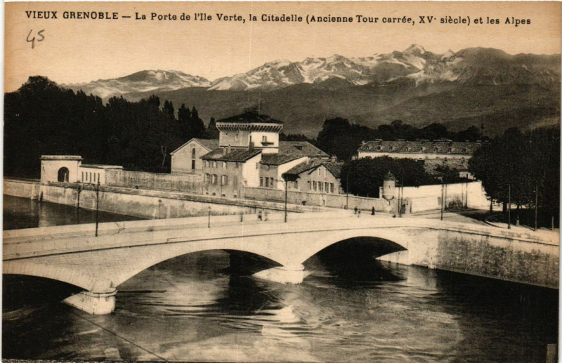 Carte postale ancienne Vieux Grenoble La Porte de l'Ile Vert la Citadelle (Ancienne Tour à Grenoble
