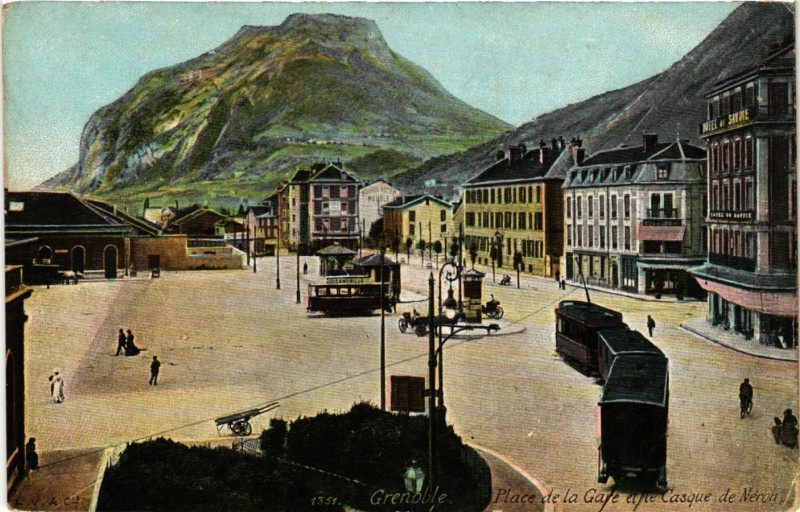 Carte postale ancienne Grenoble - Place de la Gare et le Casque de Neron à Grenoble
