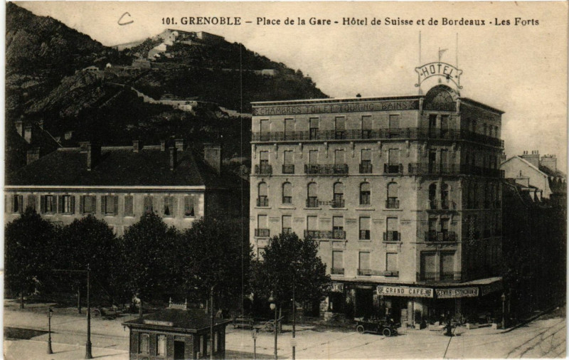 Carte postale ancienne Grenoble - Place de la Gare - Hotel de Suisse et de Bordeaux - à Grenoble