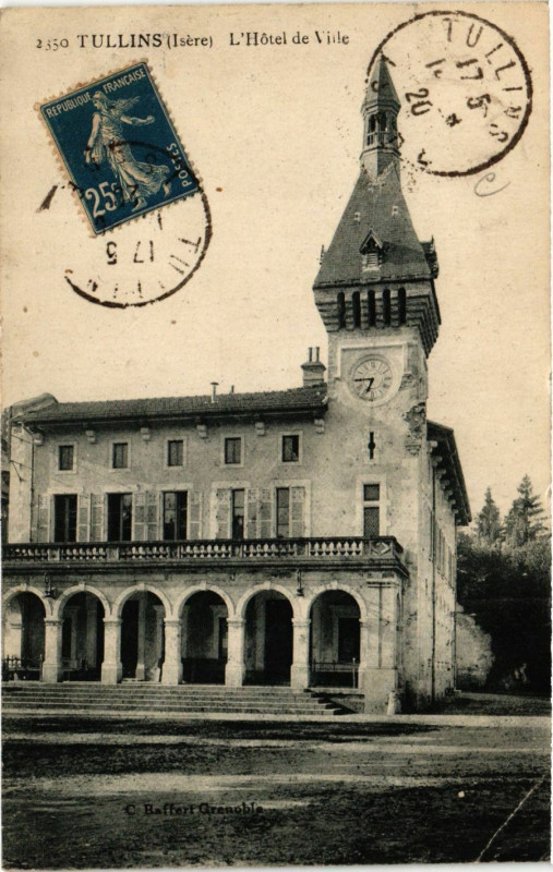 Carte postale ancienne Tullins - L'Hotel de Ville à Tullins
