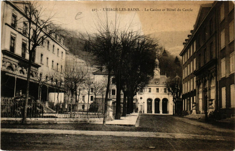 Carte postale ancienne Uriage-les-Bains - Le Casino et Hotel du Cercle