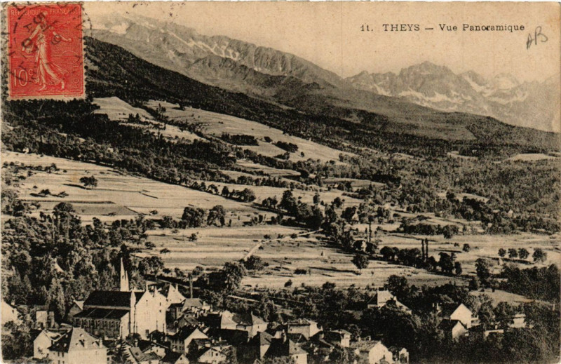 Carte postale ancienne Theys - Vue Panoramique à Theys