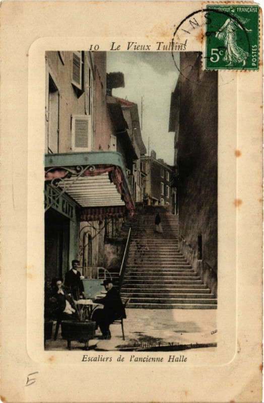 Carte postale ancienne Le Vieux Tullins - Escalier de l'ancienne Halle à Tullins