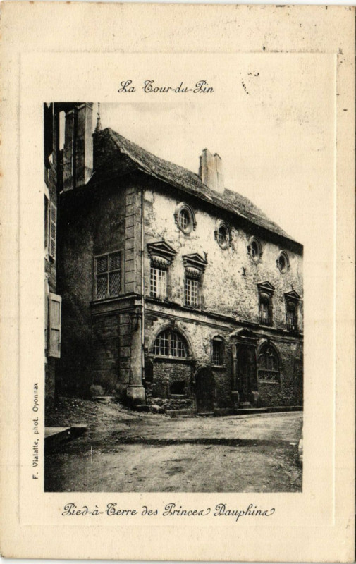 Carte postale ancienne La Tour-du-Pin - Pied-a-Terre des Princes Dauphinés à La Tour-du-Pin