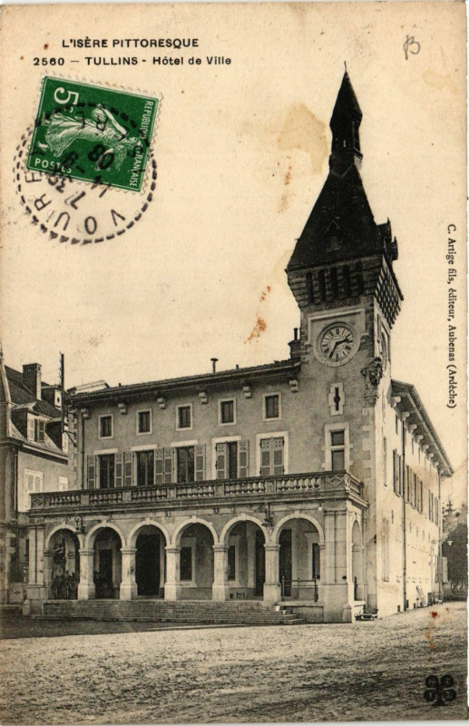 Carte postale ancienne Tullins - Hotel de Ville à Tullins