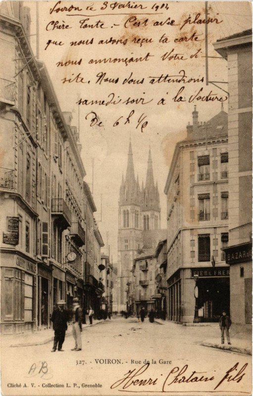 Carte postale ancienne Voiron - Rue de la Gare à Voiron
